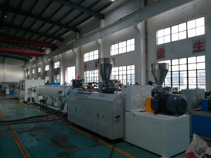 Linha automática completa da extrusão da tubulação do PVC, máquina 80KW 250KG 0 da produção da tubulação